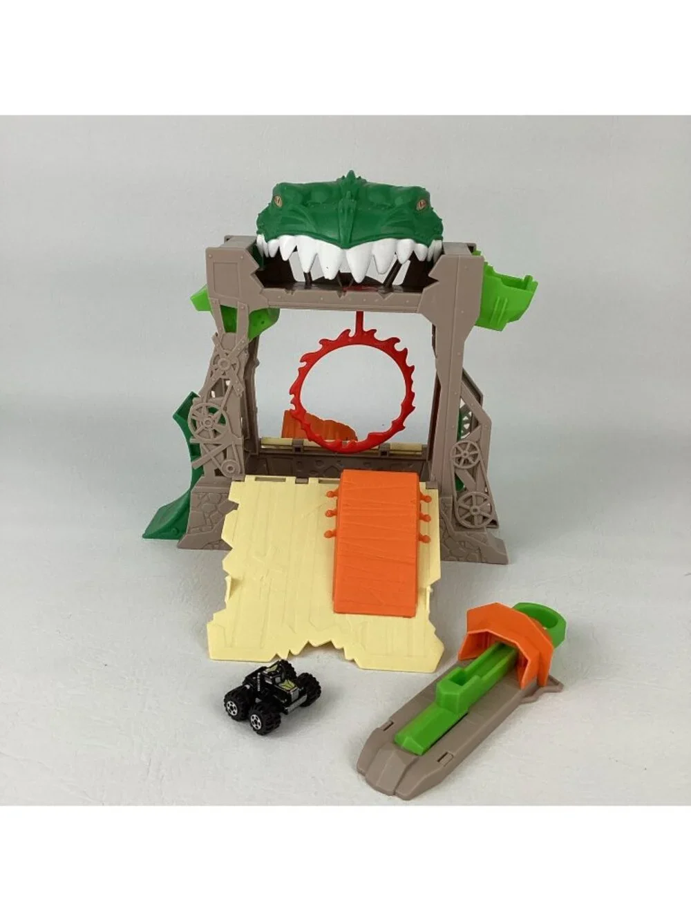 Hot Wheels Monster Mini Jams Dragon Dungeon Of Doom Playset Road Champs Truck